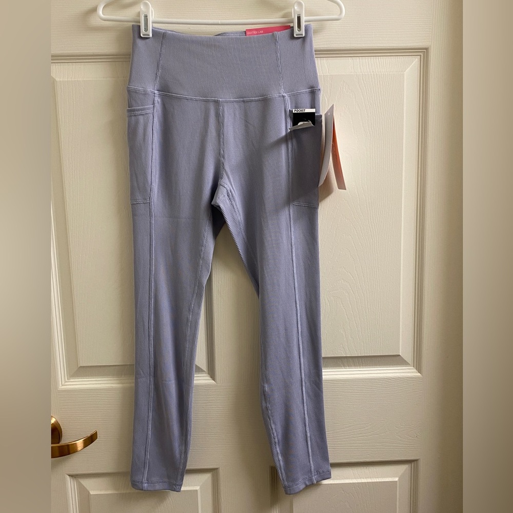 X by Gottex lavender ribbed leggings.